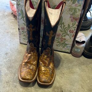Macie Bean cowgirl Boots - size 6